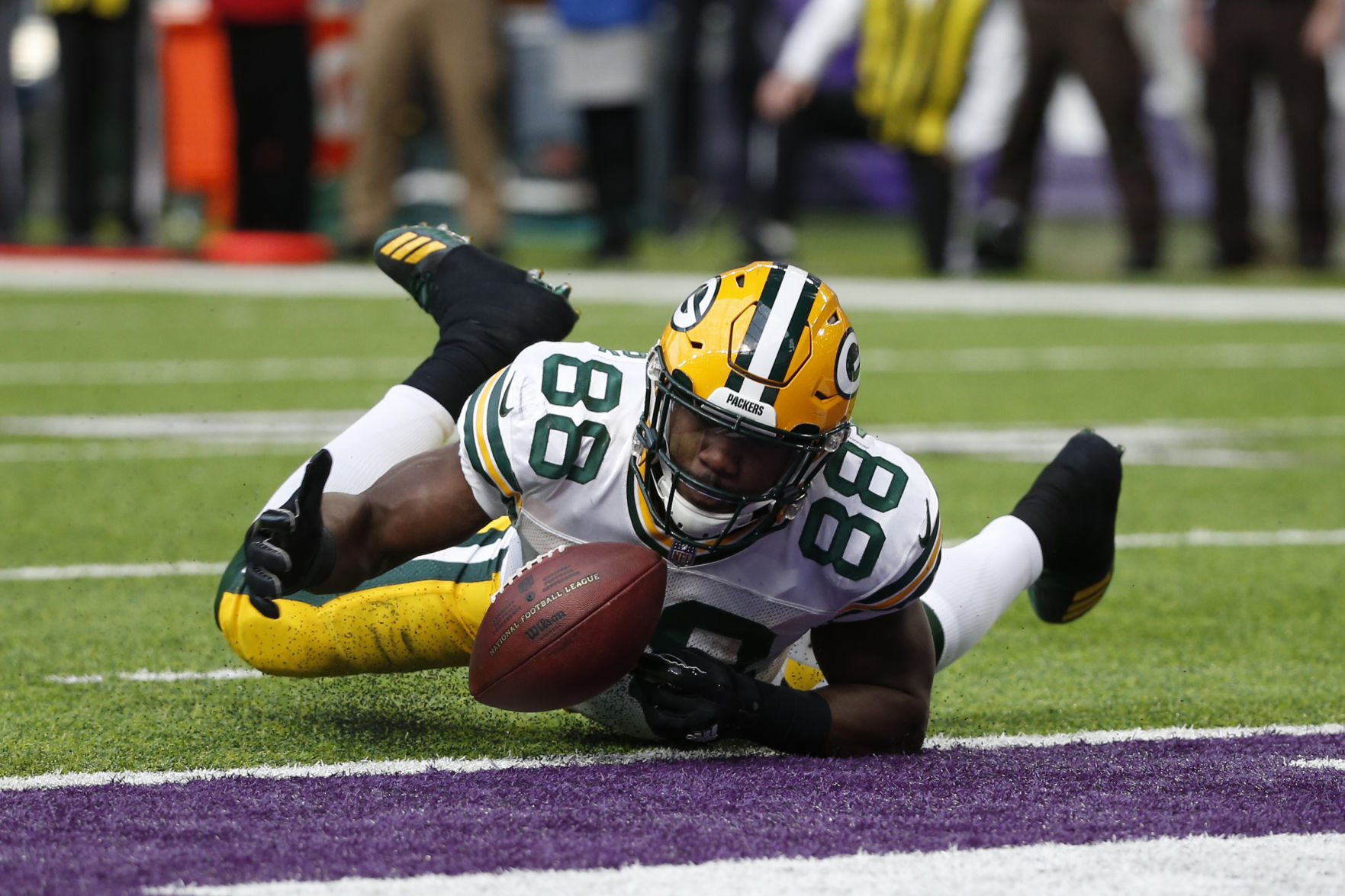 Ty Montgomery loses ball at goal line